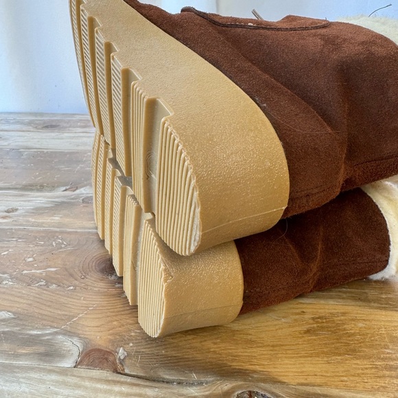 Vintage 1970s Boots Womens Leather and Sherpa Boots 7 - Picture 7 of 13